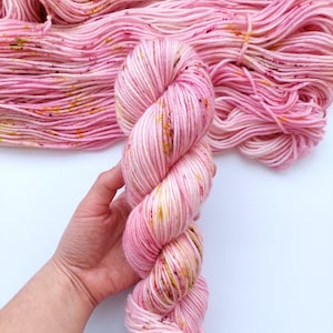 Hand dyed yarn | superwash merino wool | 4 ply dk weight | 225m/ 100g skein | Cherry Blossom