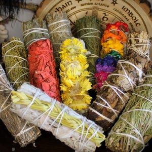 10 cm lange Kräuterrauchstäbchen: Salbei, Zeder, Wacholder, Palo Santo und Mehr
