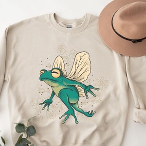 Cottagecore Frog sweatshirt, Cute Fairy Frog With Mushroom sweatshirt, Aesthetic Graphic Tee Frog Shirt Goblincore Clothing
