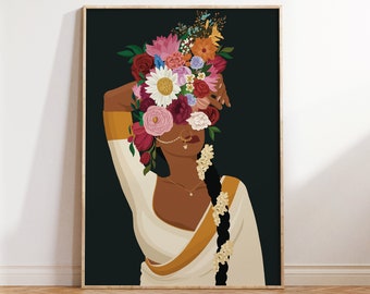 Könnte beinhalten: Kunstdruck mit einer Frau mit floralem Kopfschmuck und traditioneller Kleidung. Die Illustration zeigt eine dunkelhäutige Frau in einem weißen Sari mit goldenen Details, die einen Nasenring und eine Halskette trägt. Eine farbenfrohe Anordnung von Blumen schmückt ihren Kopf.