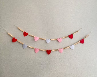 Valentines Day Garland, Heart Garland, Red/White/Pink Heart Garland, Felt Hearts and Wood Bead Garland, Playroom Decor, Valentines Day Decor