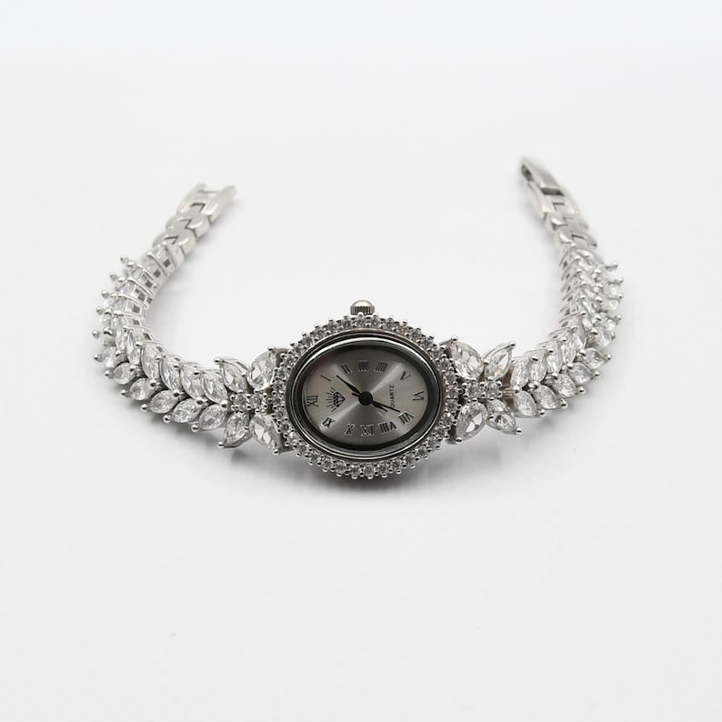 Damarmbandsklocka i 925 sterlingsilver. Armbandsklocka i kvarts med kubisk zirkonia, handgjord armbandsklocka, present till henne bild 3