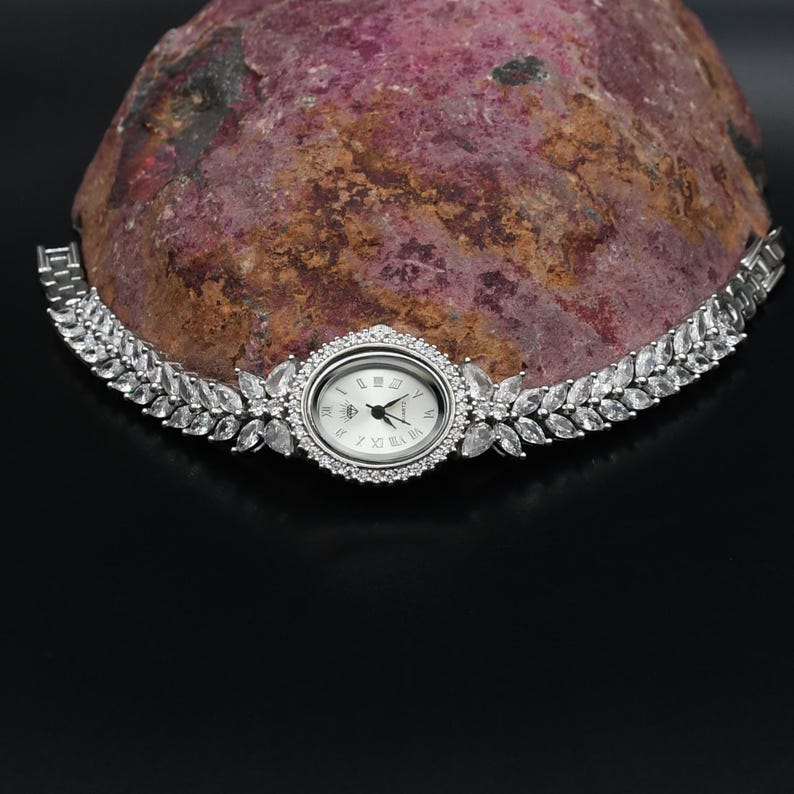 Damarmbandsklocka i 925 sterlingsilver. Armbandsklocka i kvarts med kubisk zirkonia, handgjord armbandsklocka, present till henne bild 5