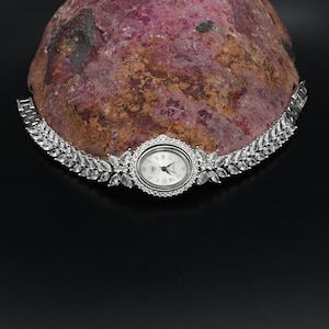 Damarmbandsklocka i 925 sterlingsilver. Armbandsklocka i kvarts med kubisk zirkonia, handgjord armbandsklocka, present till henne bild 4
