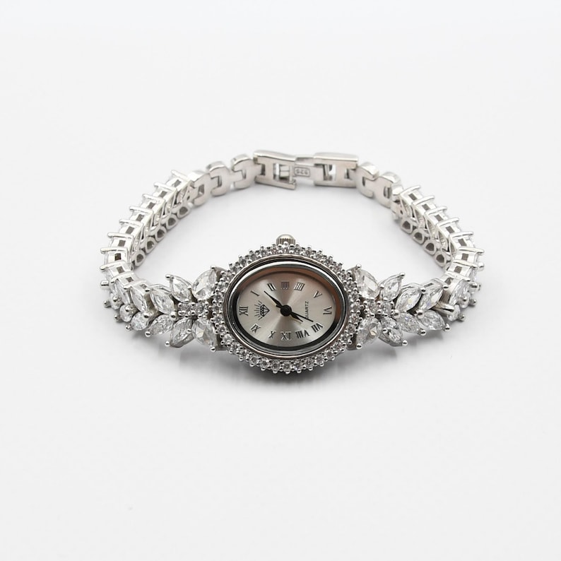 Damarmbandsklocka i 925 sterlingsilver. Armbandsklocka i kvarts med kubisk zirkonia, handgjord armbandsklocka, present till henne bild 7