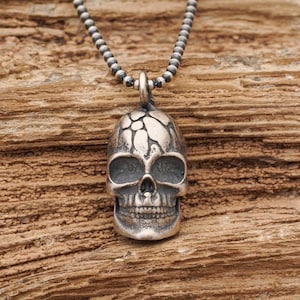 Schädel Anhänger, Gothic Schmuck für Männer, Handgefertigte Silber Halskette, Halskette mit Gravur, Einzigartiger Herren Schmuck, Herren Anhänger, Schädel Halskette