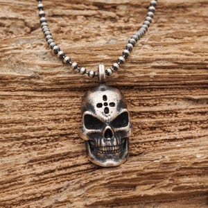 Handgefertigte Schädel Halskette, Silber Anhänger, Gothic Herren Schmuck, Halskette mit Gravur, Einzigartiger Schmuck, Herren Schmuck, Schädel Anhänger
