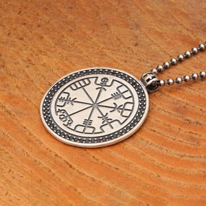 Handgemaakte sterlingzilveren ketting met Romeinse munthanger - antieke stijl
