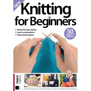 Könnte beinhalten: Das Cover des Buches "Knitting for Beginners" zeigt Hände beim Stricken mit türkisfarbener Wolle. Das Buch verspricht, Grundstiche zu lehren, Muster zu lesen und enthält 50 Seiten mit Mustern. Der Text "NEW" ist ebenfalls auf dem Cover zu sehen.