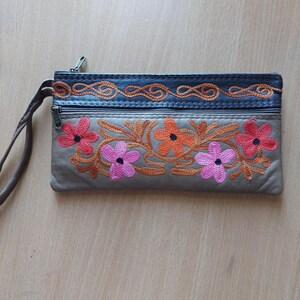 Cartera de cuero genuino con cremallera estilo bohemio, neceser, bolso de mano de cuero para viaje, clutch étnico, bolsa para pasaporte de vacaciones, monedero bordado a mano.