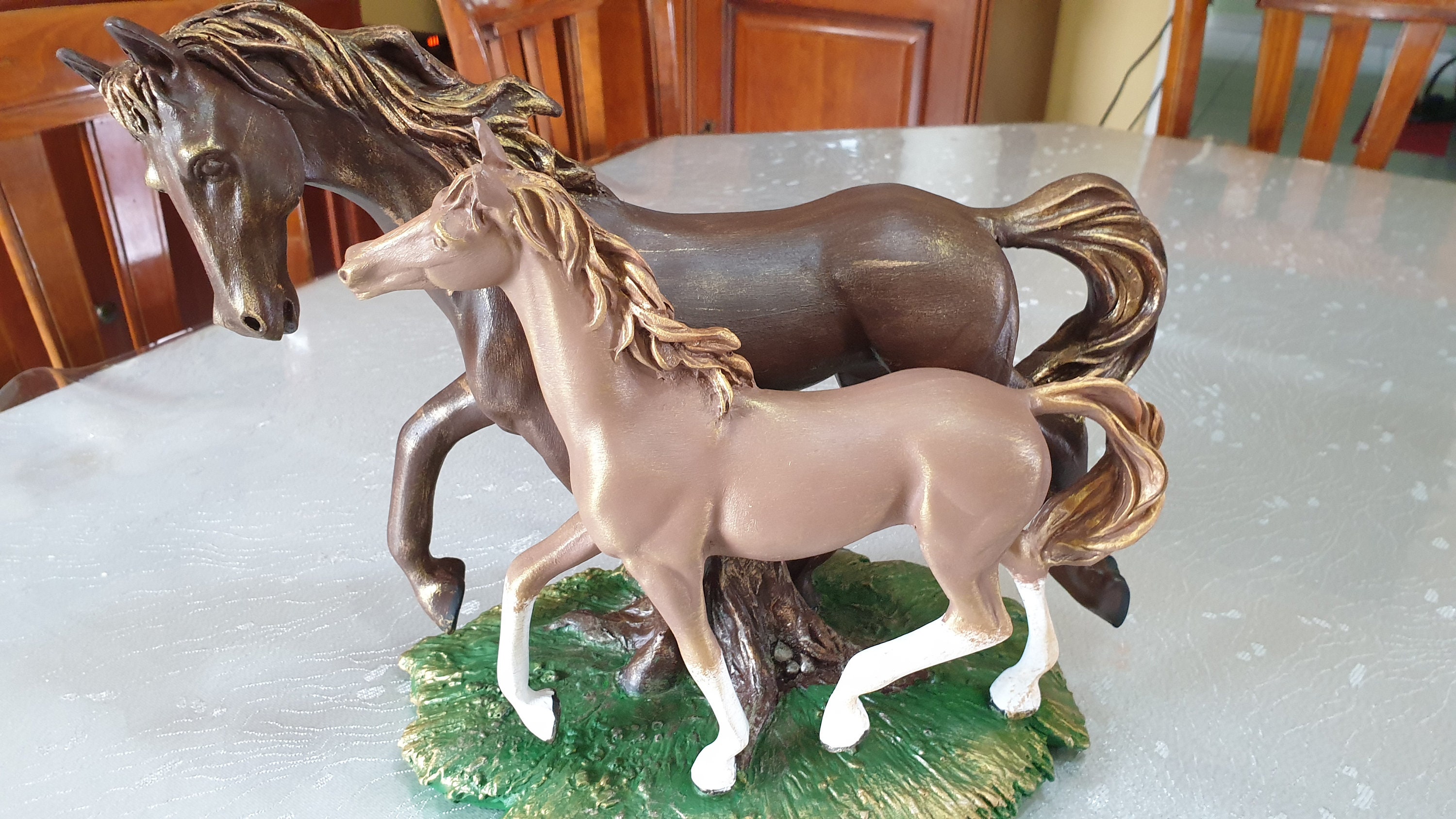 statue de Chevaux Jument avec Son Poulain.