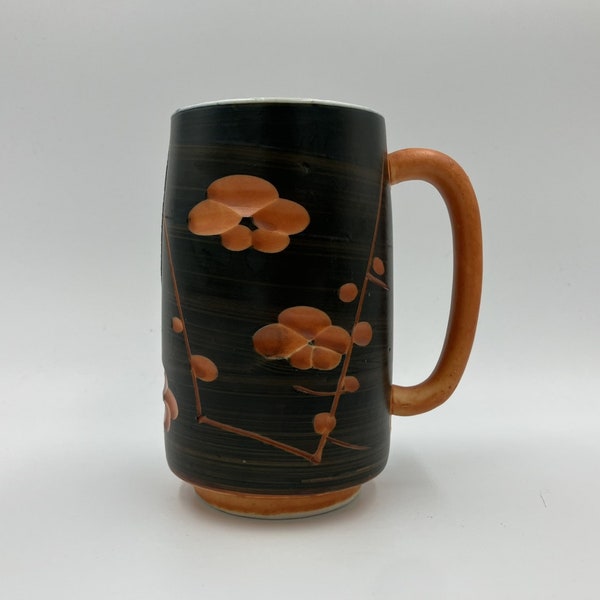 Tasse en céramique de style japonais à décor de fleurs de prunier