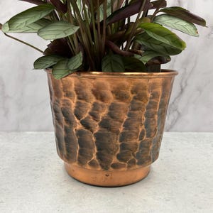 Strukturierter Mid Century Übertopf aus Kupfer