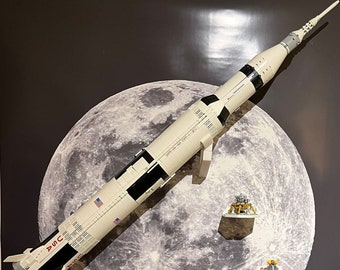 Wall holder for: Lego Saturn V (#92176, #21309)