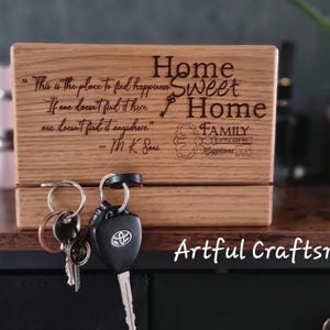 Personalized Oak Wood Key Holder – Wall-Mounted Rack with Engraving – Home Sweet Home Gift