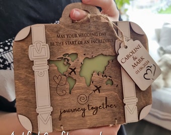 Carte de mariage en bois personnalisée unique pour cadeau en argent, enveloppe en bois, carte en forme de valise, voyage ensemble, amour