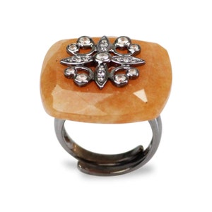 Anillo de aventurina en plata de ley 925. Anillo modernista grande. Anillo con piedra preciosa naranja. Anillo ajustable con baño de rodio.
