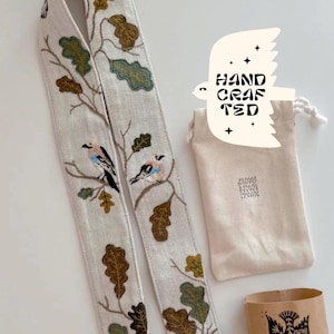 Custom-made embroidery guitar strap