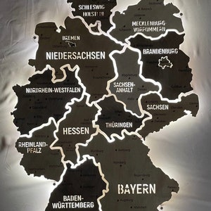Decorazione da parete con mappa acrilica a LED della Germania, grande mappa del mondo 3D con puntine in legno, moderna decorazione rustica per la casa.