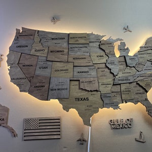 Holzkarte der Vereinigten Staaten mit LED, USA-Reisekarte mit Stecknadel, Karte der Vereinigten Staaten als Wandkunst, Familienreisekarte, LED-Weltkarte als Geschenk, 3D-Karte