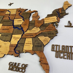 Mapa de madera de EE.UU. con ríos y caminos, color cálido, mapa de viaje de madera, mapa del mundo de madera 3D, mapa de arte de pared con ríos y 50 estados para regalo