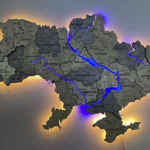 Mapa de madera LED 3D de Ucrania con ríos acrílicos, mapa del mundo de madera, decoración de pared 3D, regalo de inauguración de la casa en color nuez oscura detallada