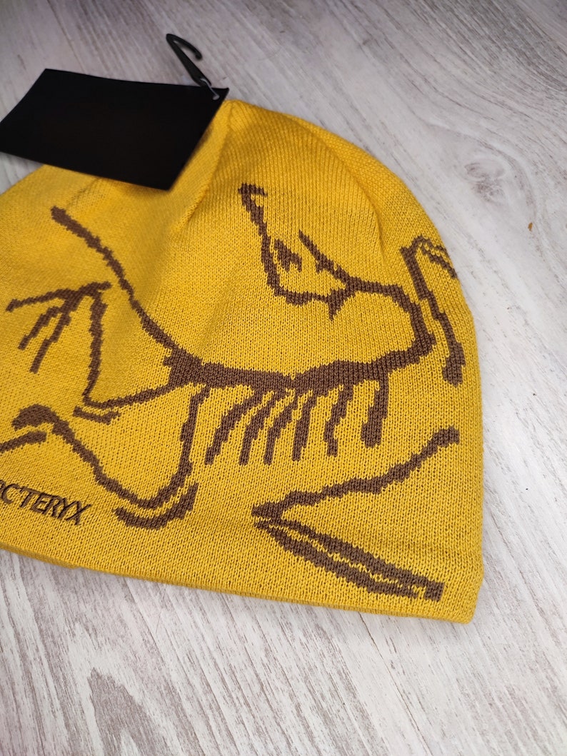 arc'teryx BIRD HEAD BEANIE Warm and comfortable hat made from a blend of wool and polyester arcteryx beanie image 4