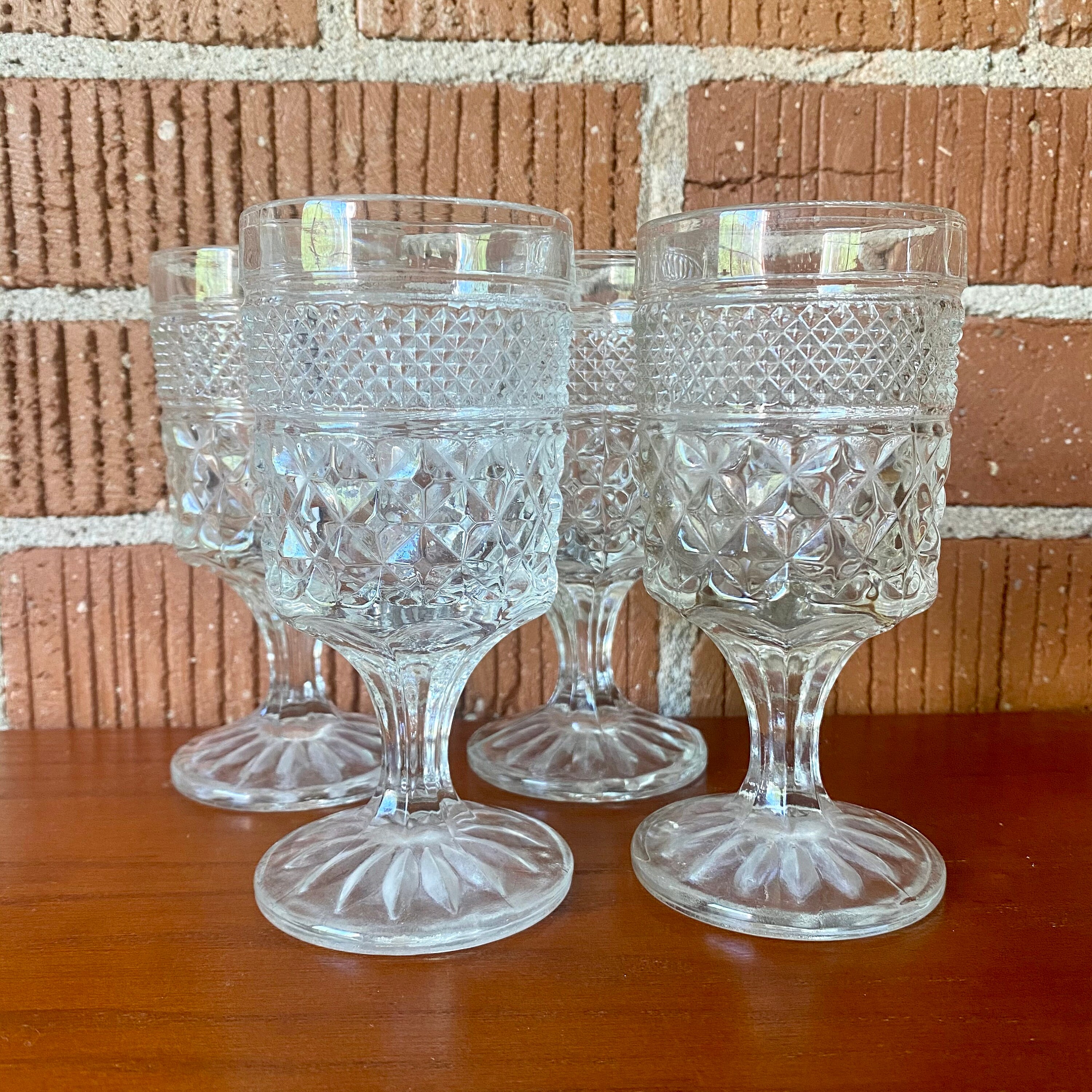 15 Most Valuable Antique Glassware Patterns Identification