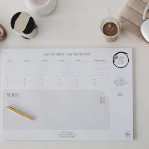 XL Design Schreibtischunterlage A2 mit Wochenplan, Prioritäten Liste, Notizen, Kantenschutz, Platz für Coffee, Desk Planner, Home Office
