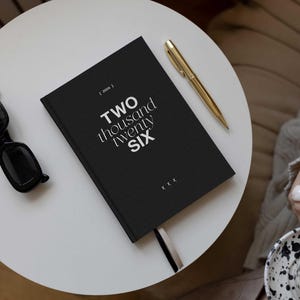 2026 Kalender A5 | Leinencover | personalisierbar | mit Baumwollsäckchen