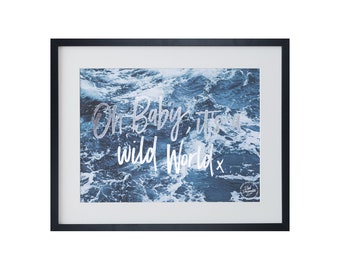 Kunstdruck mit Meeresmotiv und Spruch  "Oh Baby it's a Wild World" | A3 | Geschenktipp