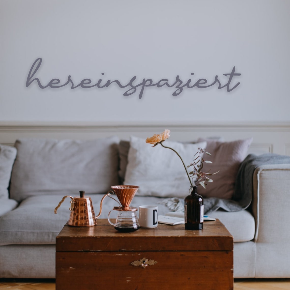Schriftzug hereinspaziert aus Holz in verschiedenen Farben und Etsy.de