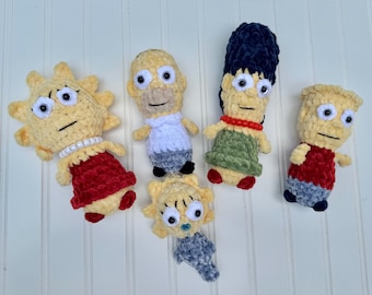Set de peluches de la familia Simpson – Personajes de ganchillo hechos a mano – Homer, Marge, Bart, Lisa y Maggie – Regalo adorable – Juguetes amigurumi de 15 a 21,5 cm