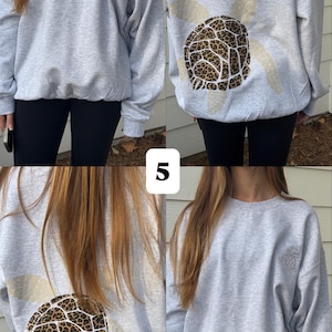 Puede incluir: Una sudadera gris claro con un dise&ntilde;o de tortuga. El caparaz&oacute;n de la tortuga tiene un estampado de leopardo marr&oacute;n y beige. La sudadera tiene un peque&ntilde;o dise&ntilde;o de tortuga en la parte delantera. La modelo lleva leggings negros.