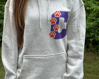 Sudadera con capucha de la Universidad de Clemson / Año de graduación personalizado, diseño de huella de pata