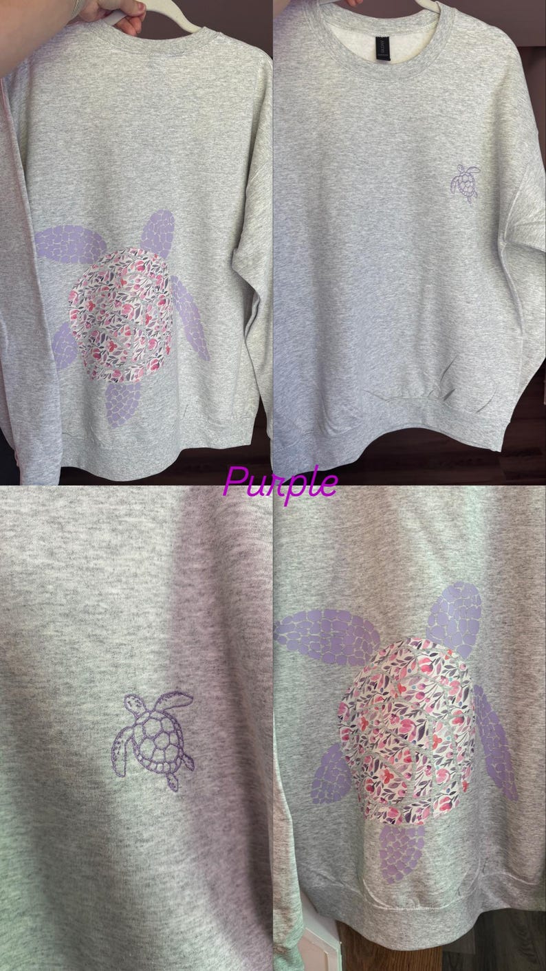 Puede incluir: Sudadera gris con un dise&ntilde;o de tortuga morada. El caparaz&oacute;n de la tortuga tiene un estampado floral en rosa, rojo y blanco. Un dise&ntilde;o de tortuga m&aacute;s peque&ntilde;o est&aacute; en el pecho izquierdo. La palabra "Purple" est&aacute; escrita en cursiva.