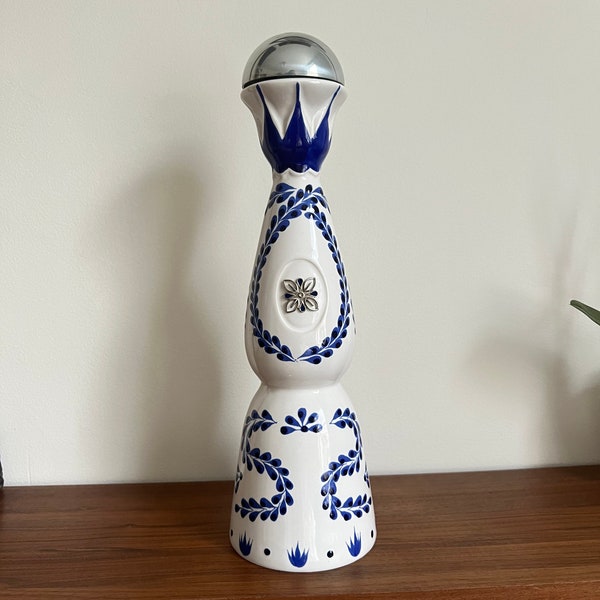 Tequila Clase Azul Reposado Hand Painted Ceramic Bottle Empty Tall Vase 750ml Collectible Butterfly Flower Limited Editions logo / Agave