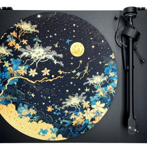 Feutrine pour platine vinyle « TANABATA », un accessoire essentiel pour améliorer la qualité sonore et protéger vos disques.