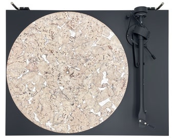 Kurken draaitafelmat voor "SAO PAIO" draaitafels. Geluidsisolerend, antistatisch, anti-rumble, 100% natuurlijk. Warm en gedetailleerd geluid.