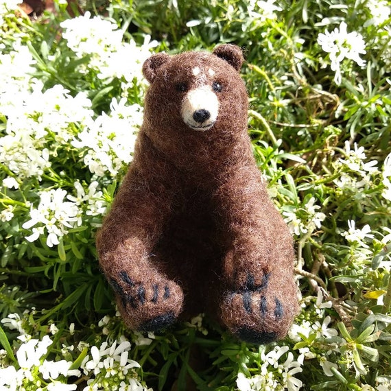 Oso pardo oso pardo lana figura oso escultura oso aguja