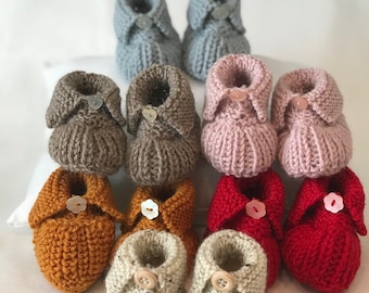 Handgestrickte Babyschuhe, Bettsöckchen für Babys, Babysocken , Bettsöckchen