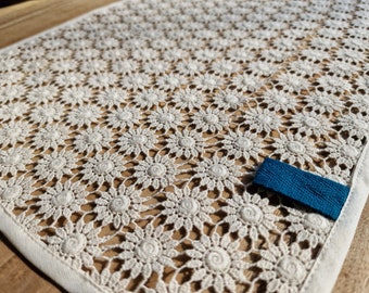 Lace mat