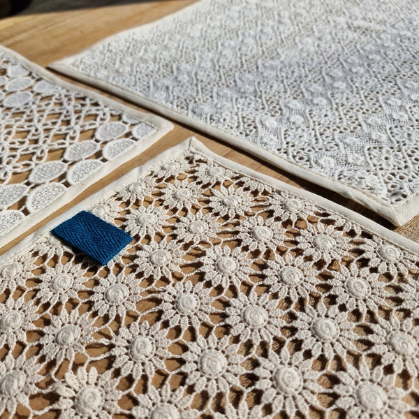 Lace mat