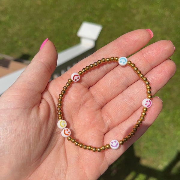 Simple gold smile bracelet