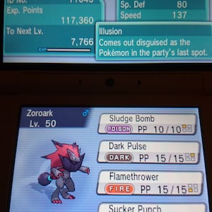 Puede incluir: Una captura de pantalla de un videojuego que muestra un Pokémon Zoroark con el texto "Zoroark Lv. 50" y "Black Glasses". El Pokémon es rojo, negro y gris con una cola oscura y tupida. Las estadísticas del Pokémon se muestran en la pantalla, incluyendo sus PS, ataque, defensa, ataque especial, defensa especial y velocidad. Los movimientos del Pokémon también se muestran, incluyendo Bomba lodo, Pulso oscuro, Lanzallamas y Puño sombra.