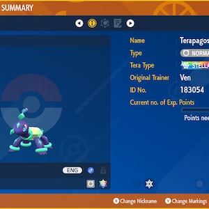 Puede incluir: Pantalla digital que muestra un Pokémon llamado Terapagos. La criatura es morada, verde azulado y amarilla. La pantalla muestra el nivel, el tipo y los puntos de experiencia del Pokémon. El fondo es azul con detalles blancos y naranjas.