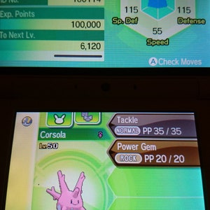 Op de afbeelding: Een roze en witte Corsola Pokémon-personage op een groene achtergrond. De Pokémon is level 50 en heeft de Hustle-vaardigheid. De Pokémon houdt een Hard Stone-item vast. De statistieken van de Pokémon worden weergegeven, inclusief HP, Aanval, Verdediging, Speciale Aanval, Speciale Verdediging en Snelheid. De aanvallen van de Pokémon zijn Tackle en Power Gem.