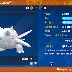 Può includere: Un Pokémon Cetitan bianco con sporgenze appuntite e un occhio rosa, visualizzato su uno schermo blu. L'immagine include dettagli come il livello, il tipo e l'oggetto del Pokémon, l'Abilità Patch.