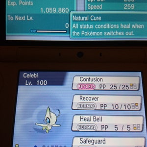 Pode incluir: Uma captura de tela de um jogo de Nintendo 3DS com o Pokémon Celebi. A tela mostra as estatísticas de Celebi, incluindo seu nível, movimentos e habilidades. A interface do jogo é visível, com texto em português.