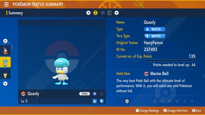 Puede incluir: Un personaje Pok&eacute;mon Quaxly azul y blanco de nivel 5. El Pok&eacute;mon sostiene una Master Ball, que es una Pok&eacute; Ball morada y blanca con una estrella. El texto en la pantalla dice "Quaxly" y "Lv. 5".